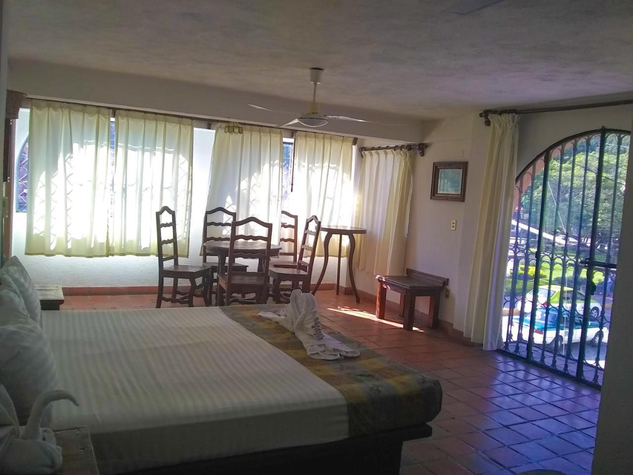 Casa Shaguiba Hotel Crucecita  ภายนอก รูปภาพ