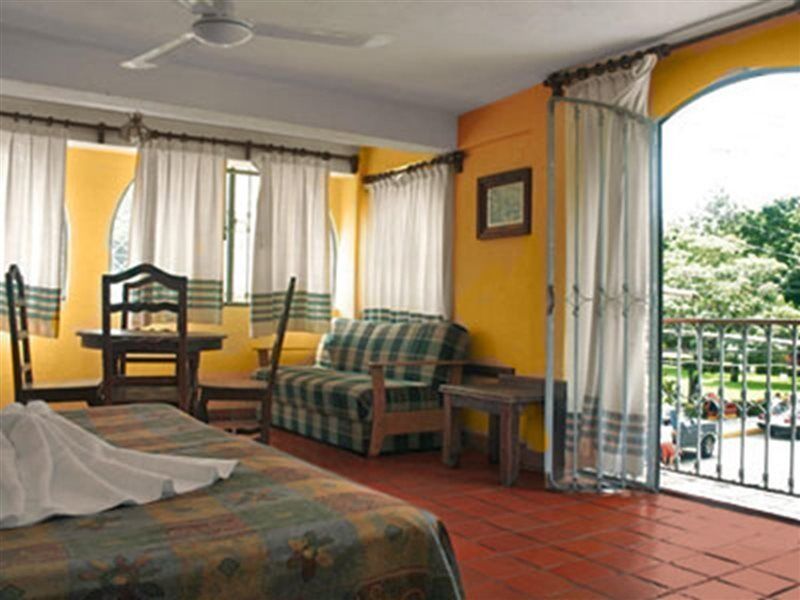 Casa Shaguiba Hotel Crucecita  ภายนอก รูปภาพ